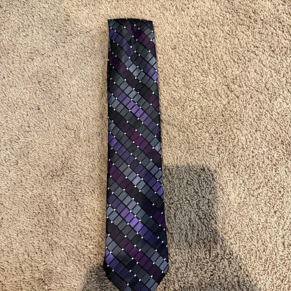 Kenneth Cole Black and Purple Patterned Tie